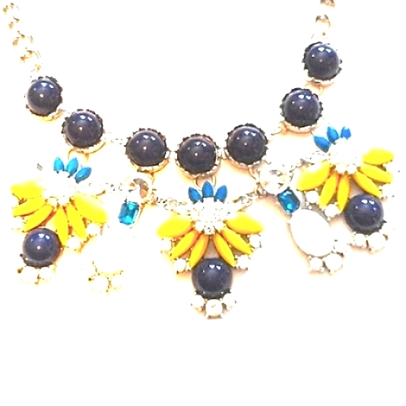 CHARMING CHARLIE BEADED AND RHINESTONE BIB NECKLACE - Picture 2 of 8